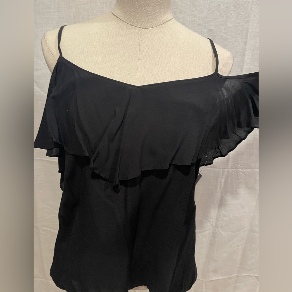 NWT L old navy off shoulder top - Picture 2 of 5